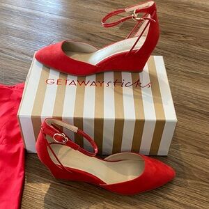 Getaway sticks Steffie’s smarter heels NWT Lava red wedge heels size 9.